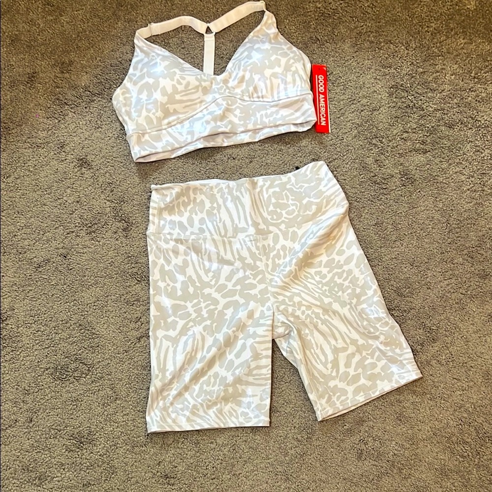 Good American NWT White and Gray Animal Print Sports Set